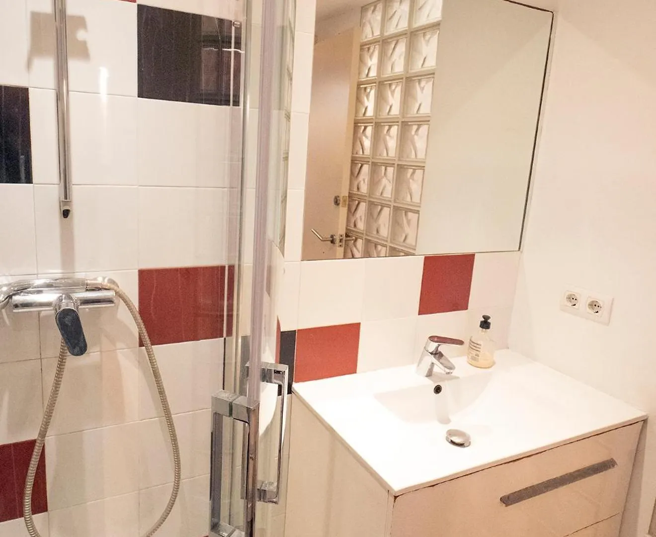 Nice Apartment In Sants Barcellona